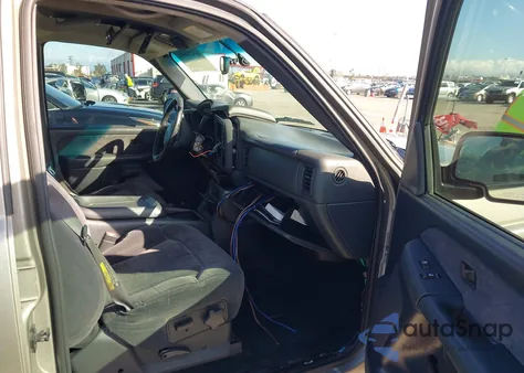 2002 Chevrolet Silverado 1500Hd Ls z USA, uszkodzony, nr VIN 1GCGC13UX2F147579